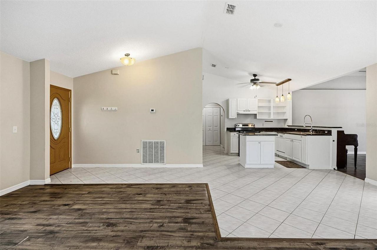 610 N Summit Avenue , Lake Helen, FL 32744 Photo