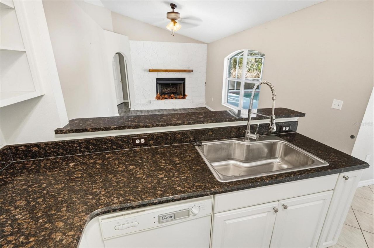 610 N Summit Avenue , Lake Helen, FL 32744 Photo