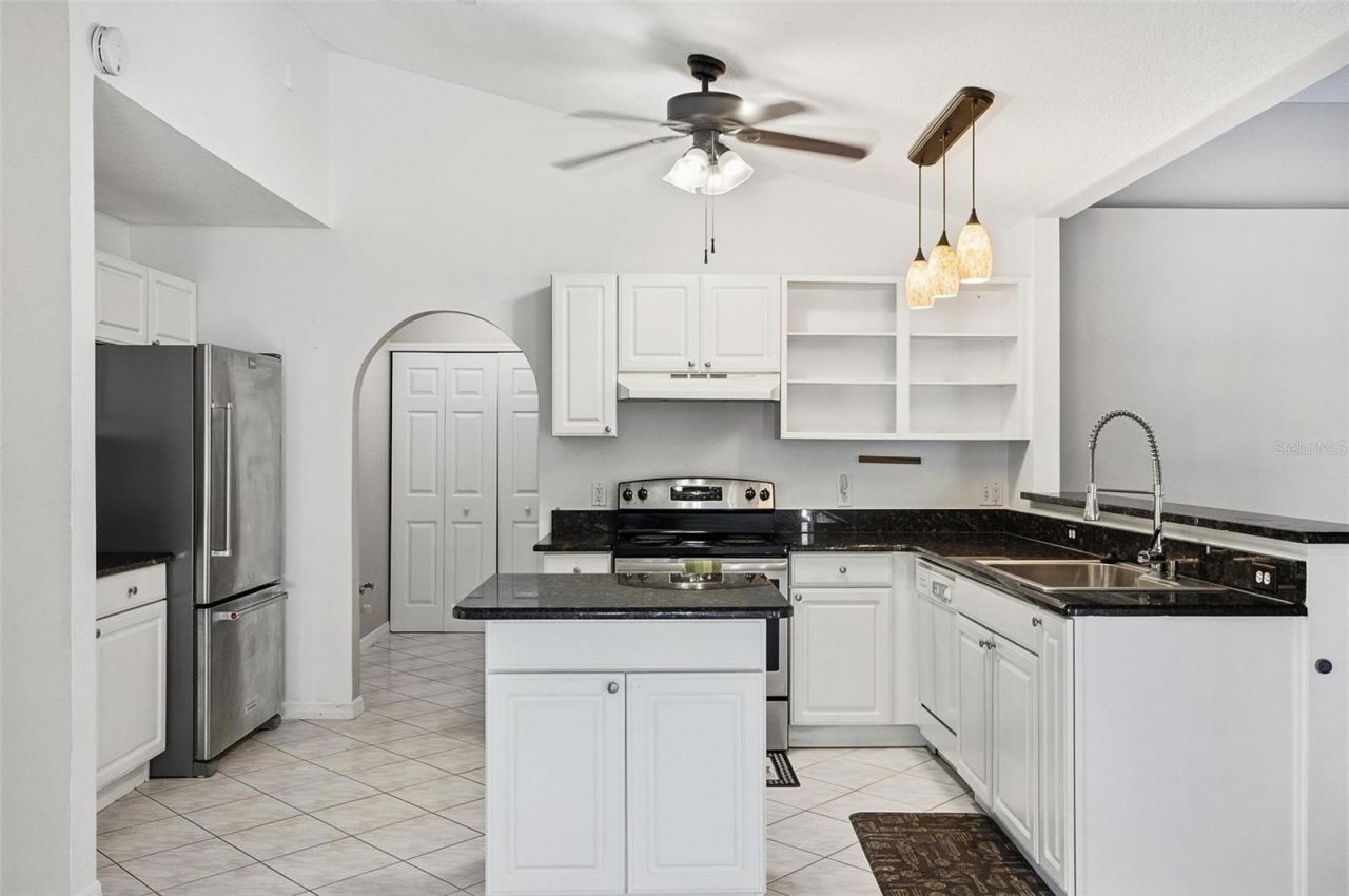 610 N Summit Avenue , Lake Helen, FL 32744 Photo