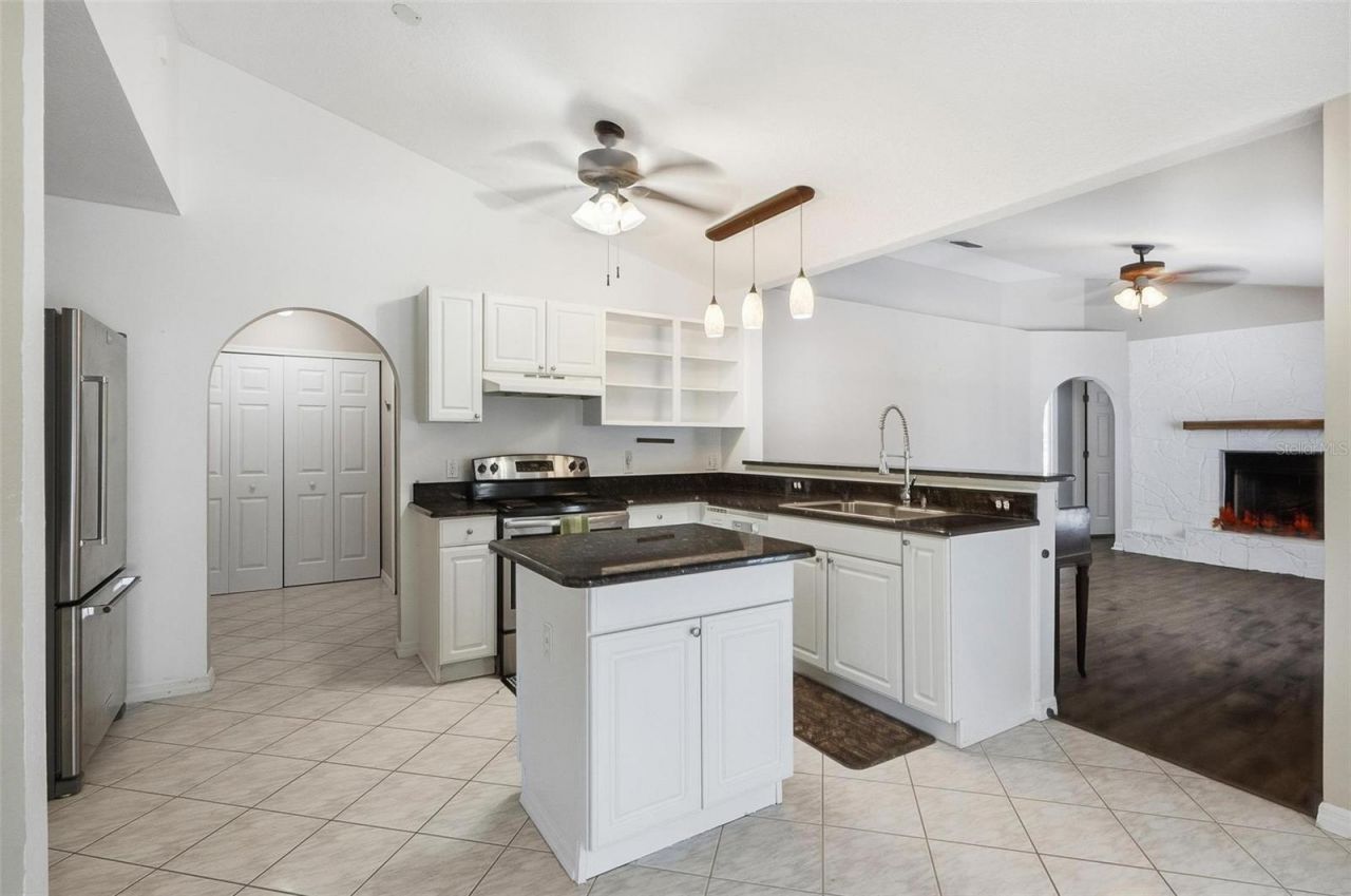 610 N Summit Avenue , Lake Helen, FL 32744 Photo