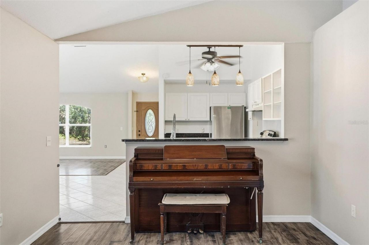 610 N Summit Avenue , Lake Helen, FL 32744 Photo