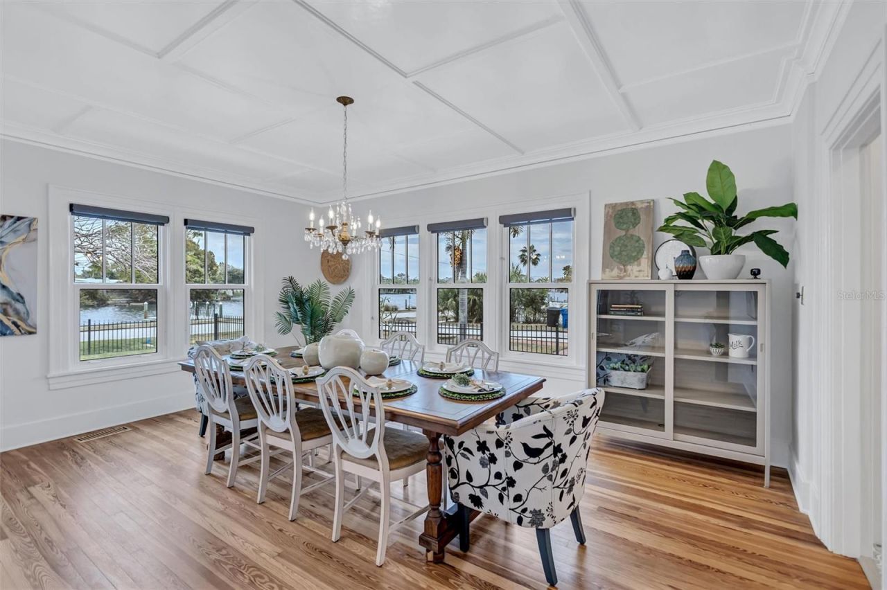 3925 Sunrise Drive S, Saint Petersburg, FL 33705 Photo