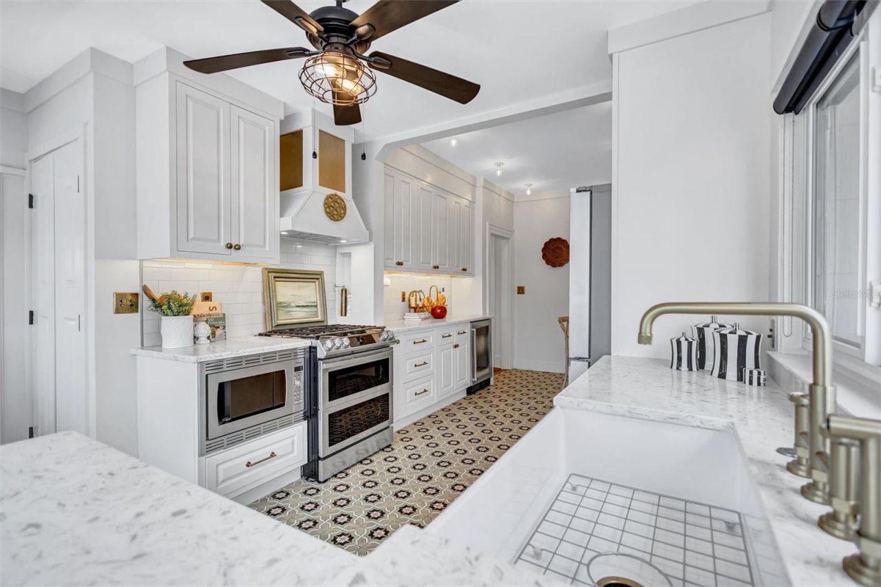 3925 Sunrise Drive S, Saint Petersburg, FL 33705 Photo