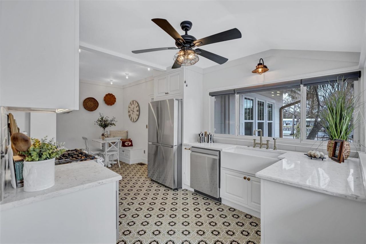 3925 Sunrise Drive S, Saint Petersburg, FL 33705 Photo