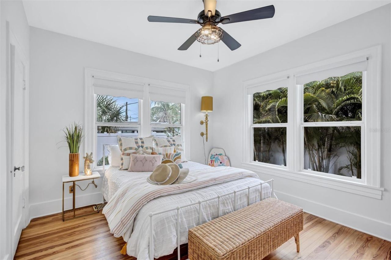 3925 Sunrise Drive S, Saint Petersburg, FL 33705 Photo