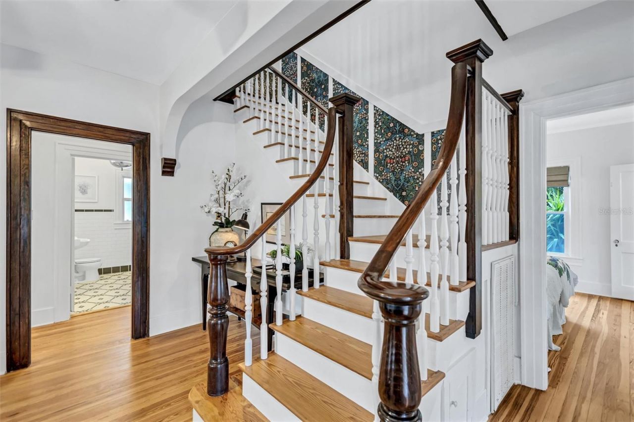 3925 Sunrise Drive S, Saint Petersburg, FL 33705 Photo