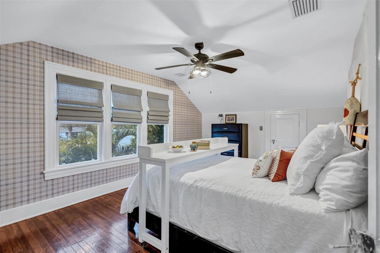 3925 Sunrise Drive S, Saint Petersburg, FL 33705 Photo