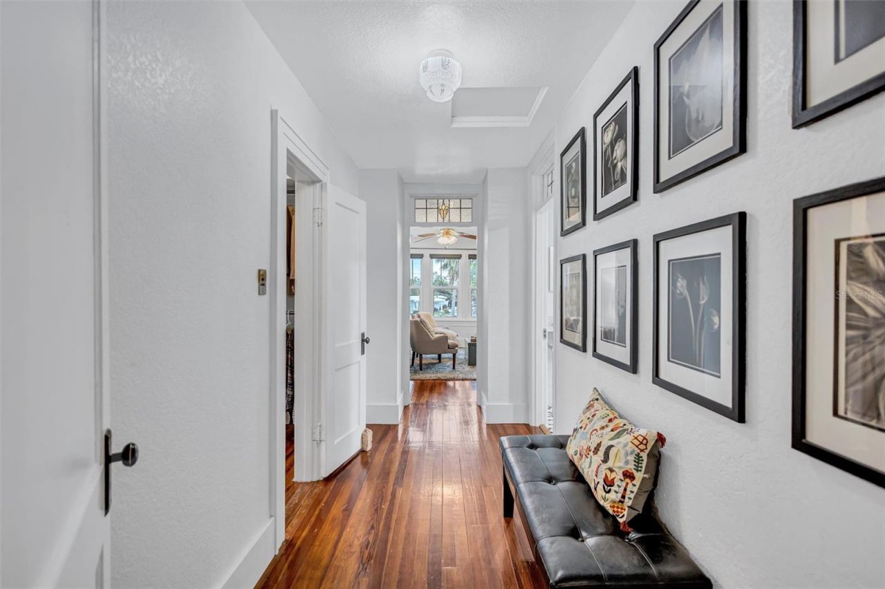 3925 Sunrise Drive S, Saint Petersburg, FL 33705 Photo