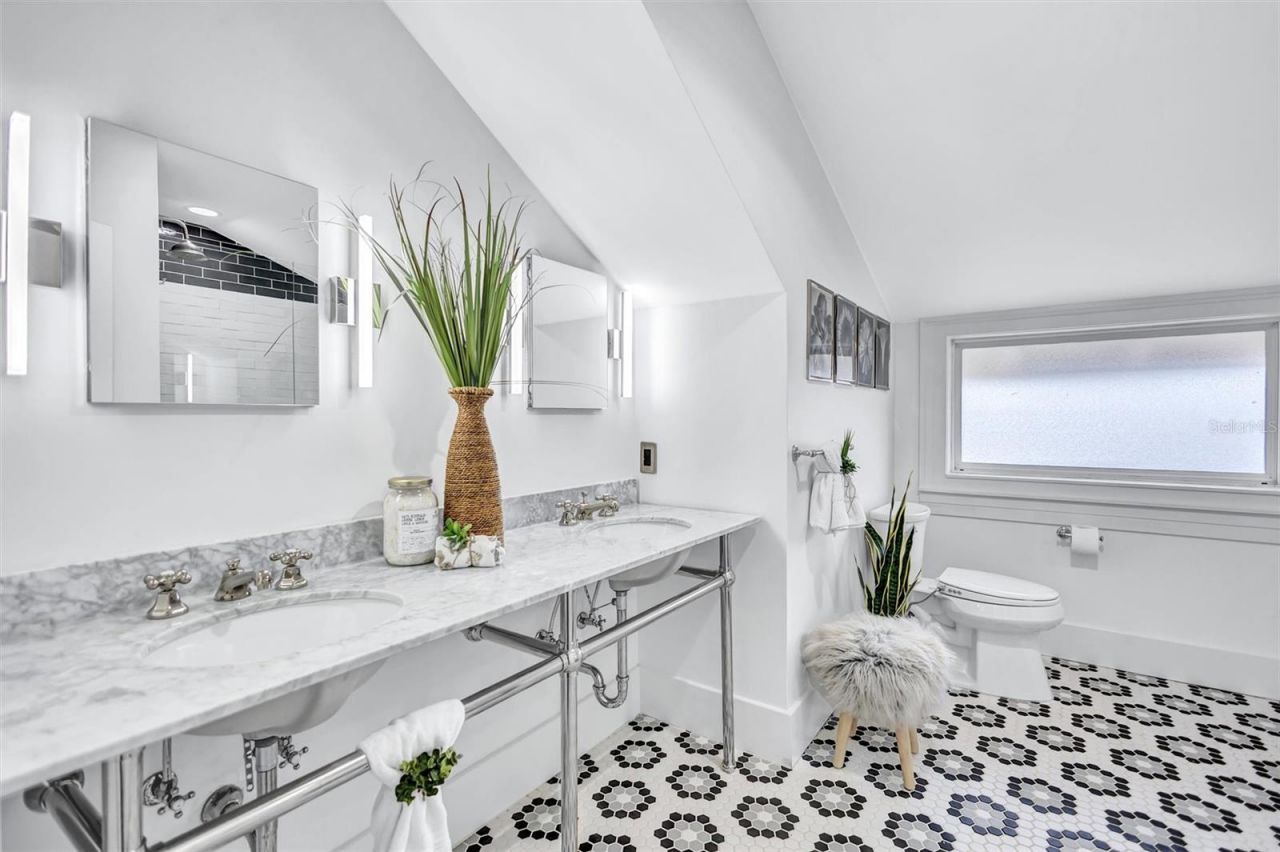 3925 Sunrise Drive S, Saint Petersburg, FL 33705 Photo