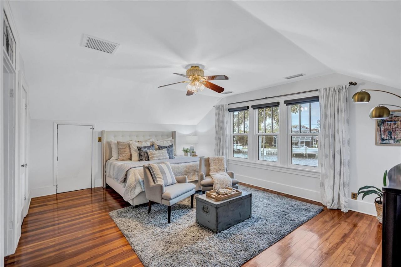 3925 Sunrise Drive S, Saint Petersburg, FL 33705 Photo