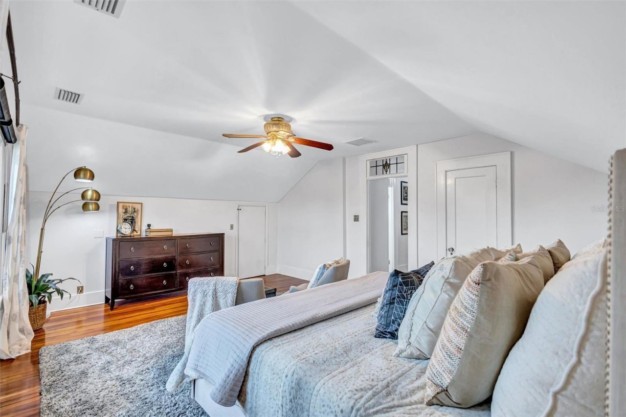 3925 Sunrise Drive S, Saint Petersburg, FL 33705 Photo