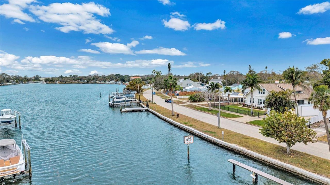 3925 Sunrise Drive S, Saint Petersburg, FL 33705 Photo