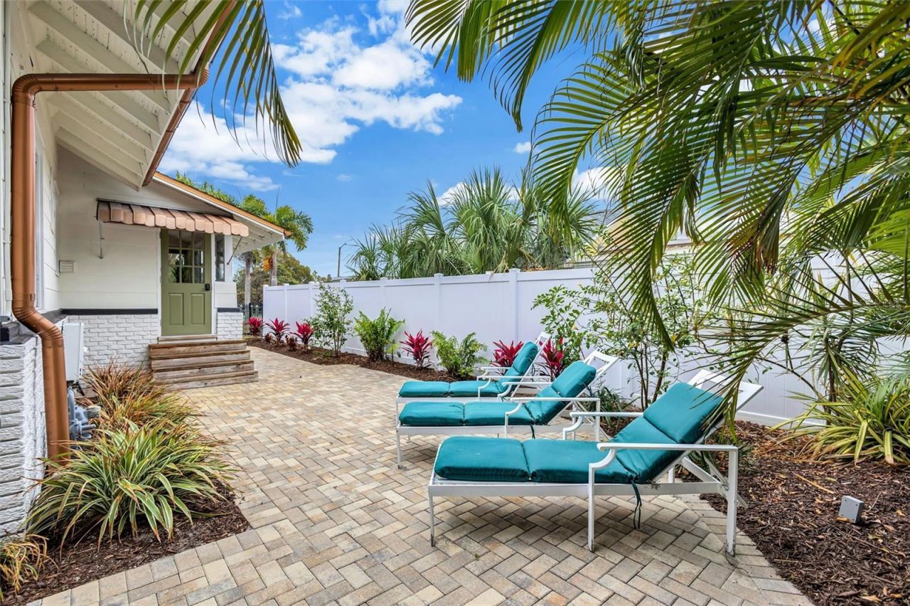 3925 Sunrise Drive S, Saint Petersburg, FL 33705 Photo