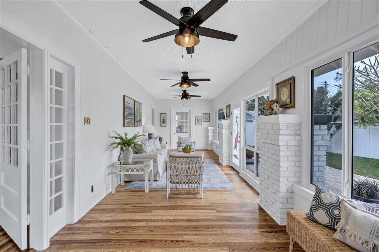 3925 Sunrise Drive S, Saint Petersburg, FL 33705 Photo