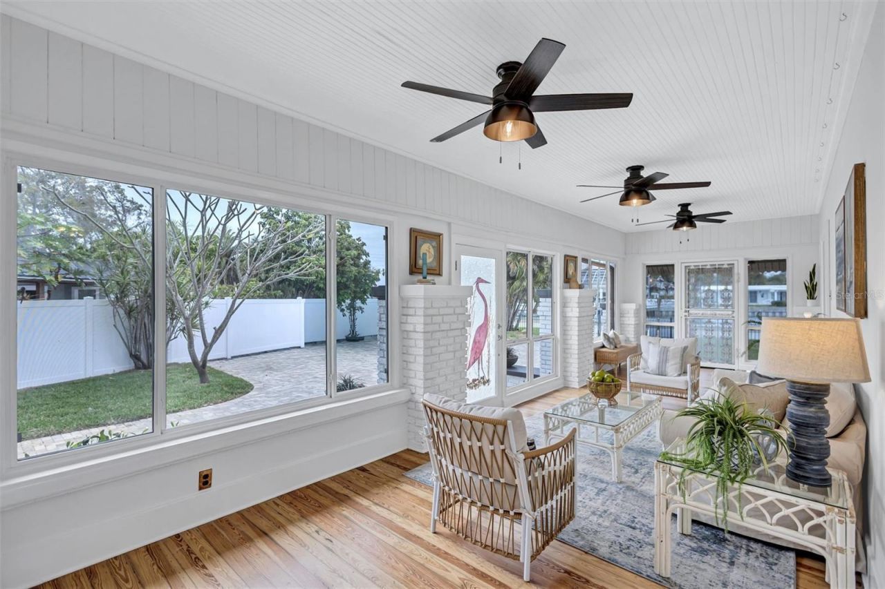 3925 Sunrise Drive S, Saint Petersburg, FL 33705 Photo