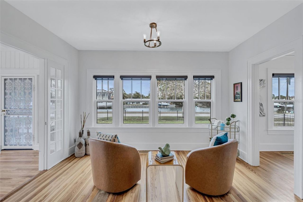 3925 Sunrise Drive S, Saint Petersburg, FL 33705 Photo