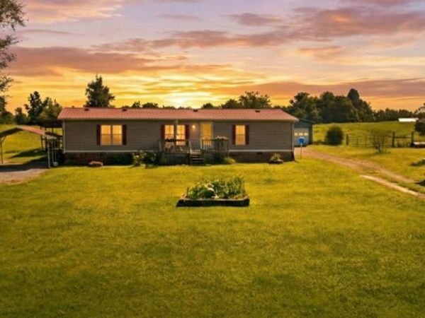 1350 Tompkinsville Hwy , Moss, TN 38575