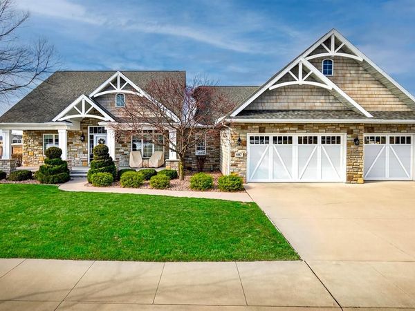 5667 N SUMMERLAND STREET, Appleton, WI 54913