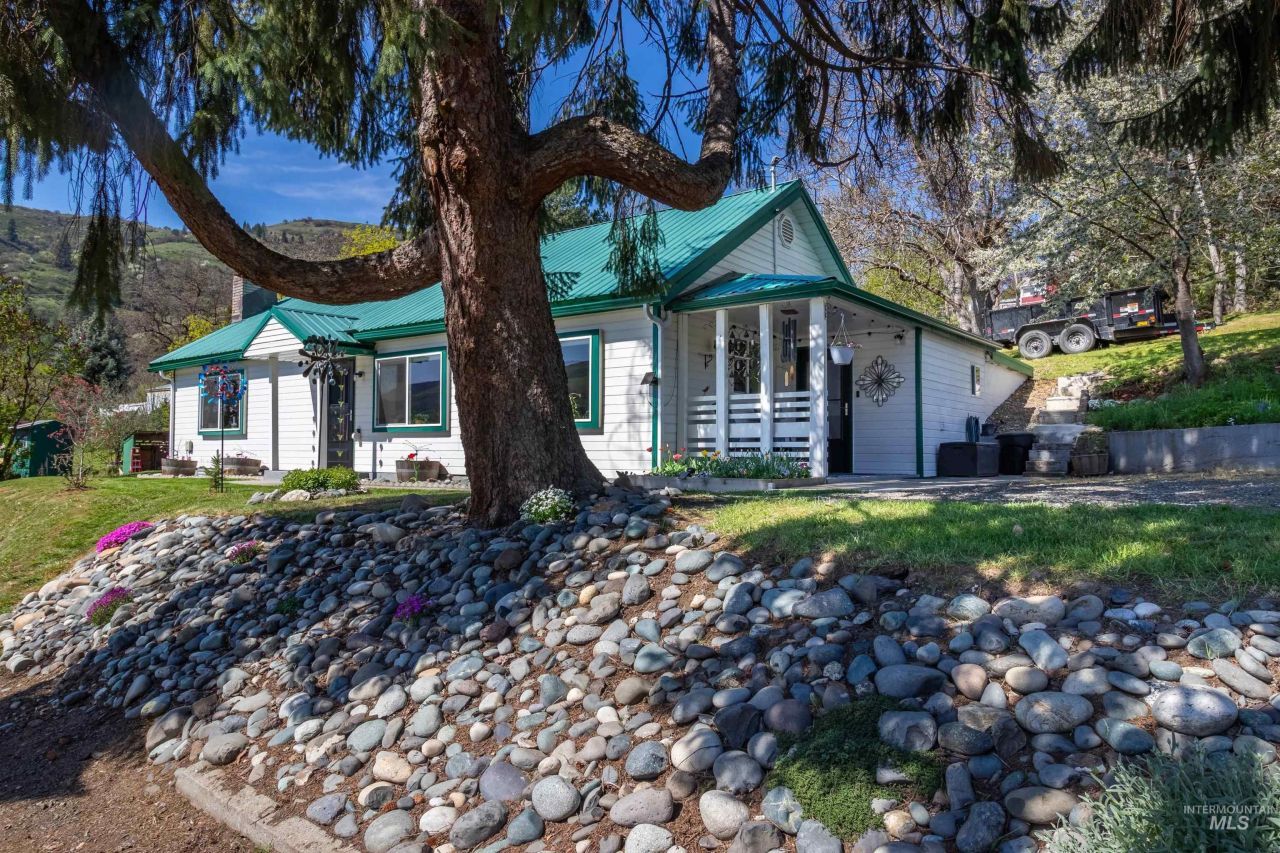 305 3rd Street, Juliaetta, ID 83535 Main Photo