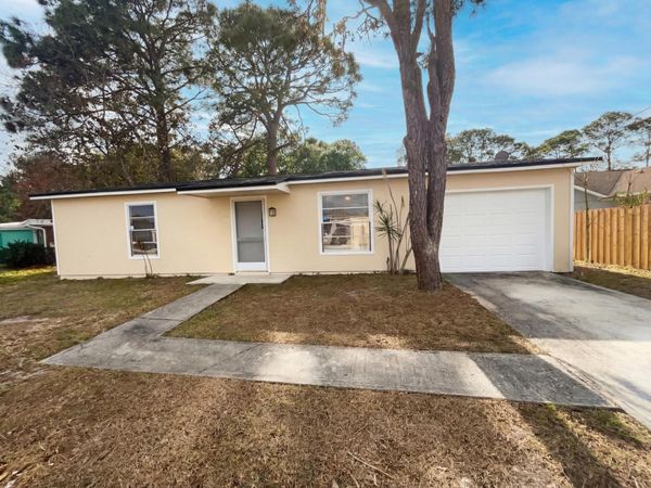 1118 SE Proctor Lane, Port St. Lucie, FL 34983