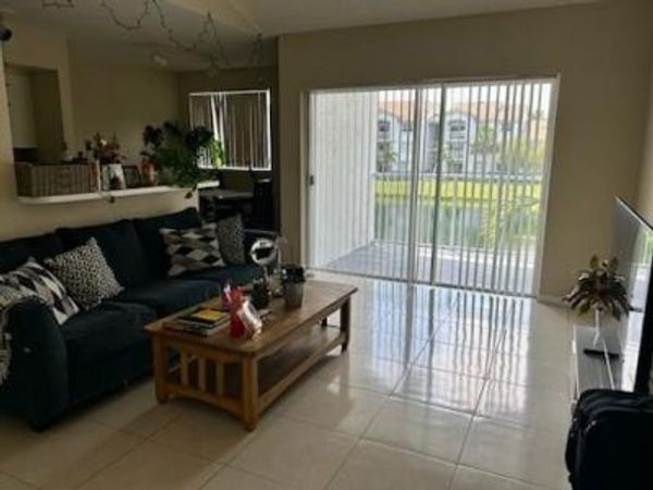 2620 S University Dr, Unit 204, Davie, FL 33328
