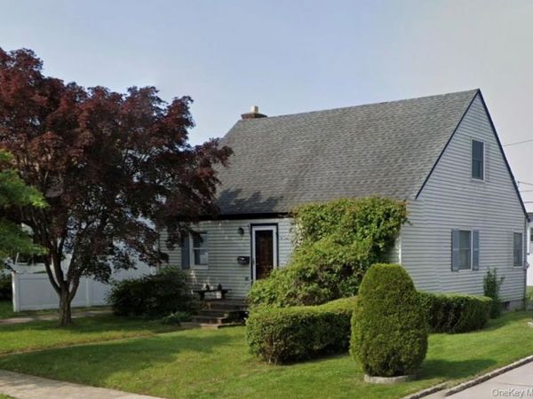 222 Cornwell Avenue, Williston Park, NY 11950