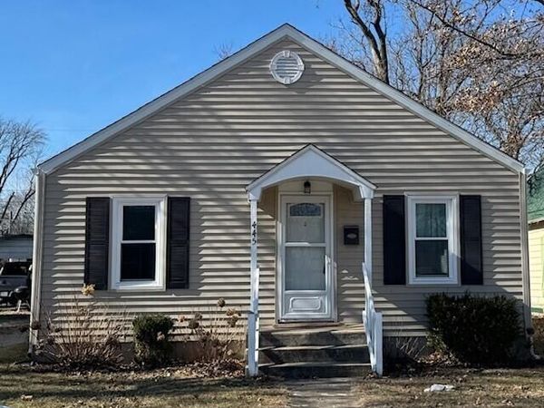 445 S Rollins Street, Centralia, MO 65240