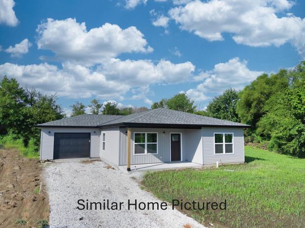 1338 E BIAS Lane, Centralia, MO 65240