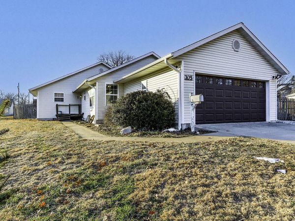 105 S Howard Burton Drive, Centralia, MO 65240
