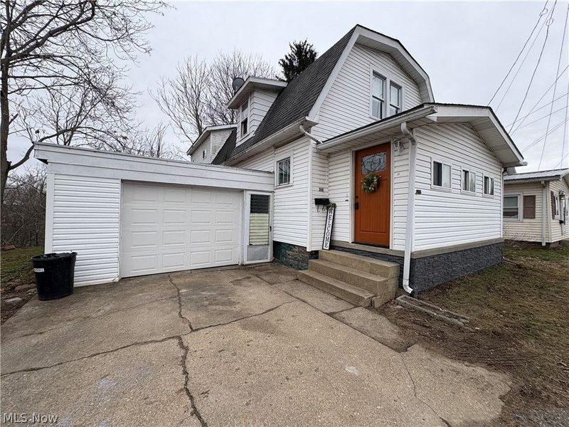 316 Bank Lane SE, New Philadelphia, OH 44622 Photo 1