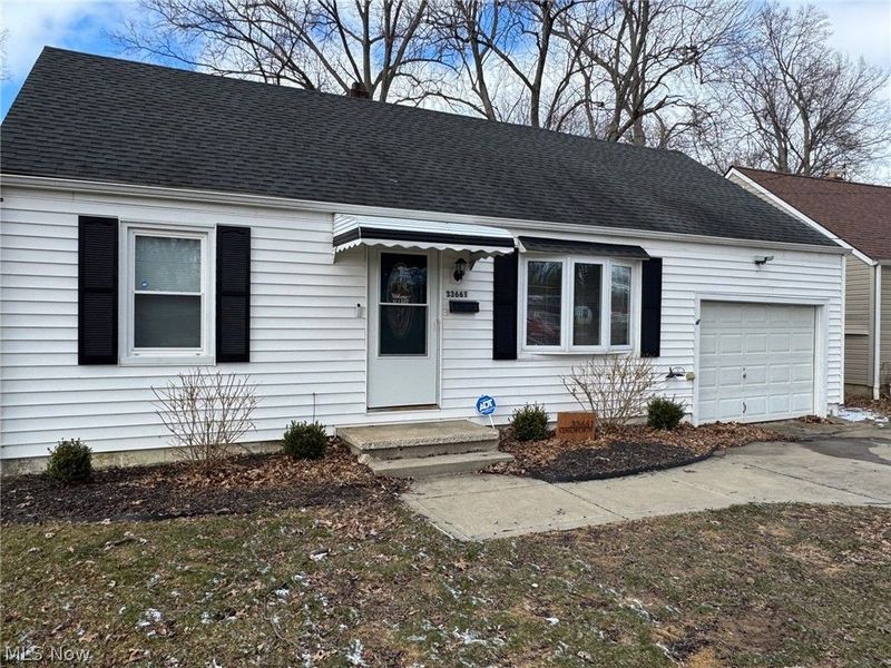 33661 Kenilworth Road, Eastlake, OH 44095 Photo 2