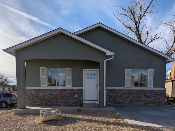 10 Heatherwood Lane, Pueblo, CO 81008