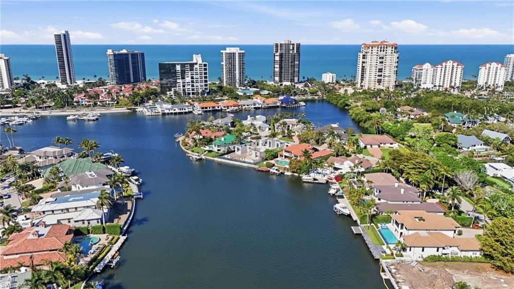 310 Pirates Bight, Naples, FL 34103 Photo