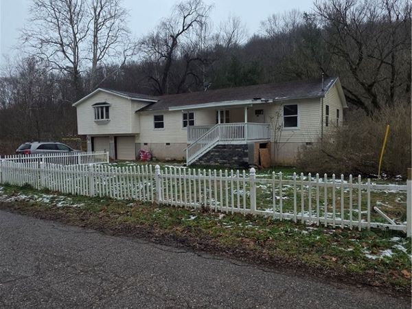 5217 Dalewood Drive, Cross Lanes, WV 25313