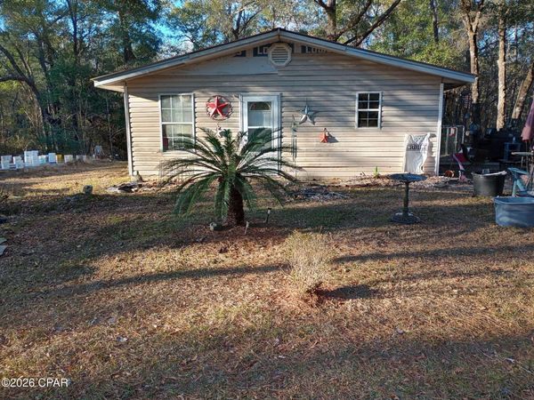 4086 Cedar Lane , Caryville, FL 32427