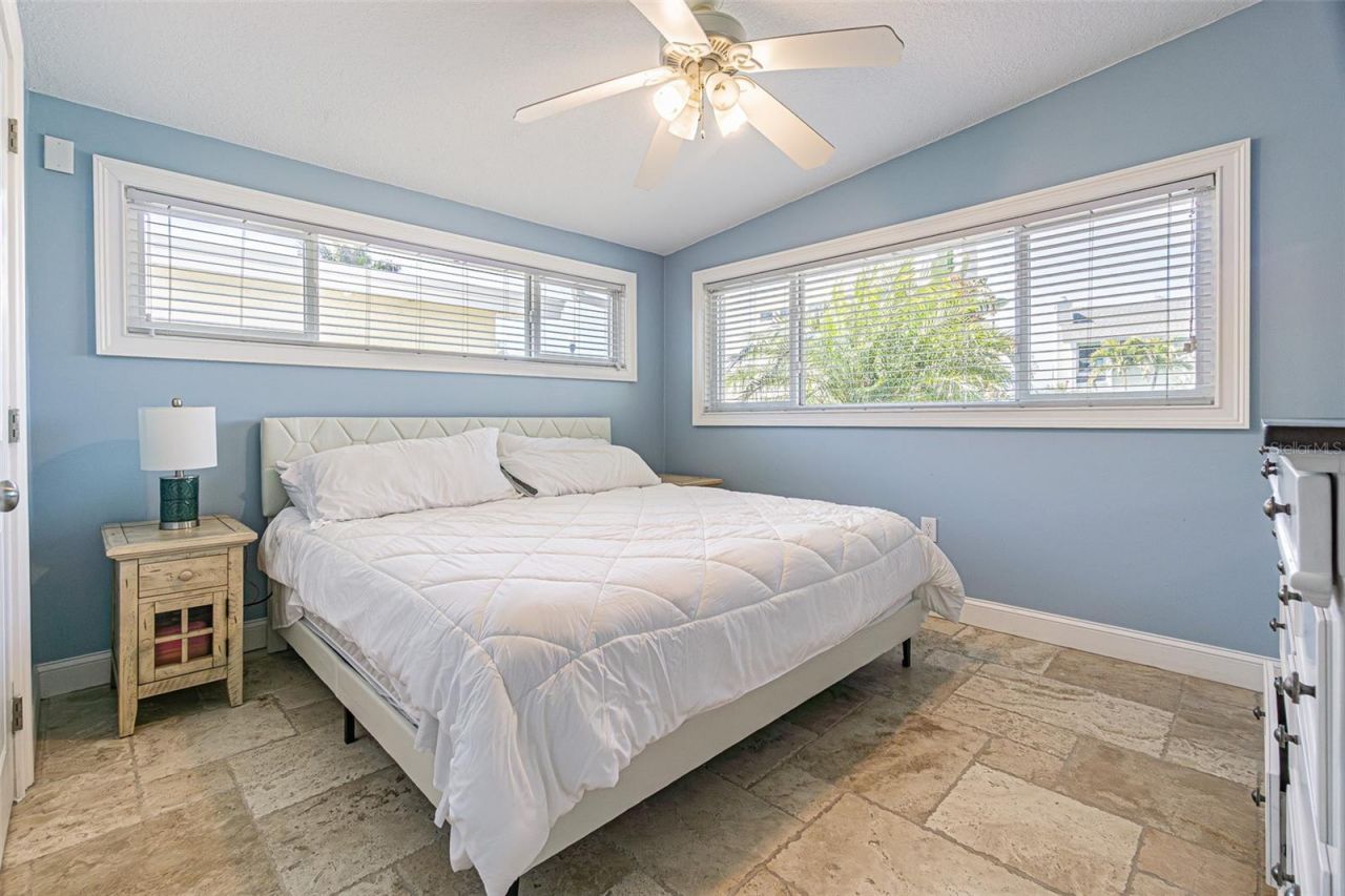121 Wall Street, Redington Shores, FL 33708 Photo