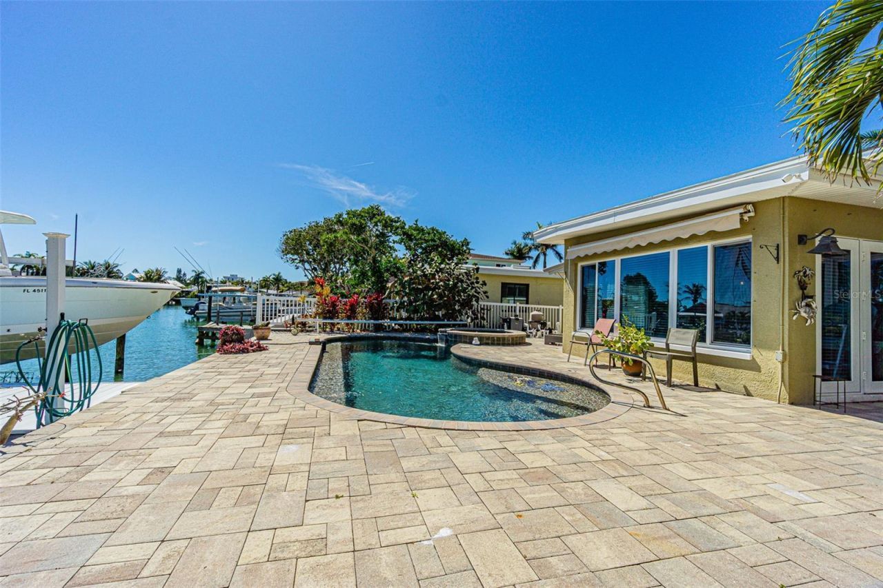 121 Wall Street, Redington Shores, FL 33708 Photo