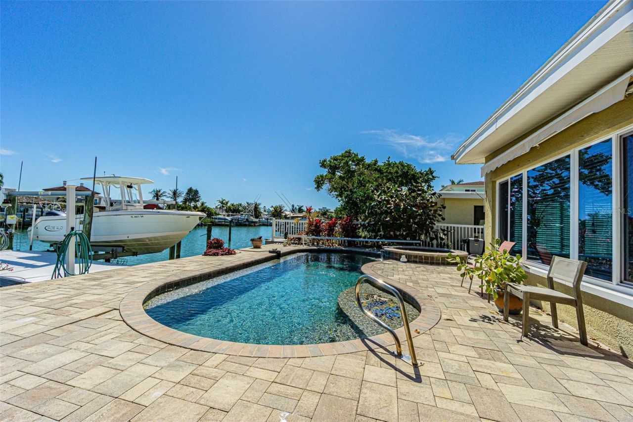 121 Wall Street, Redington Shores, FL 33708 Photo