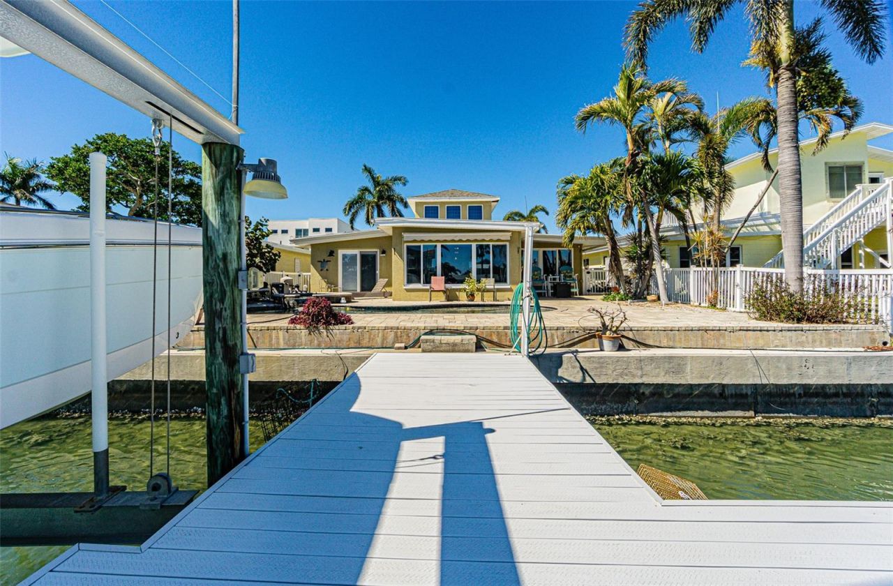 121 Wall Street, Redington Shores, FL 33708 Photo