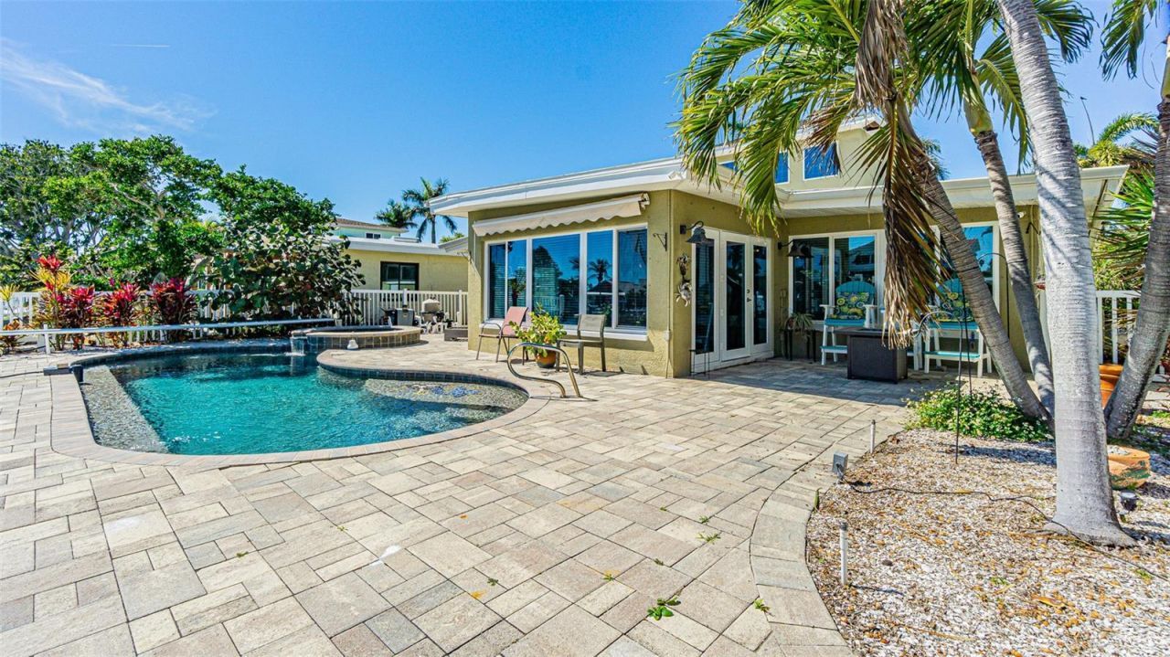 121 Wall Street, Redington Shores, FL 33708 Photo