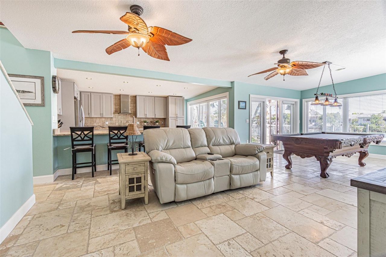 121 Wall Street, Redington Shores, FL 33708 Photo