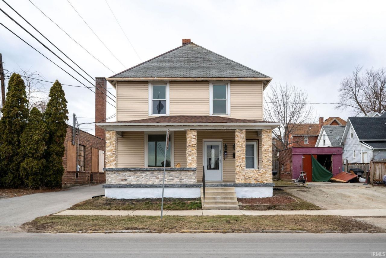 236 E Park Drive, Huntington, IN 46750 Main Photo