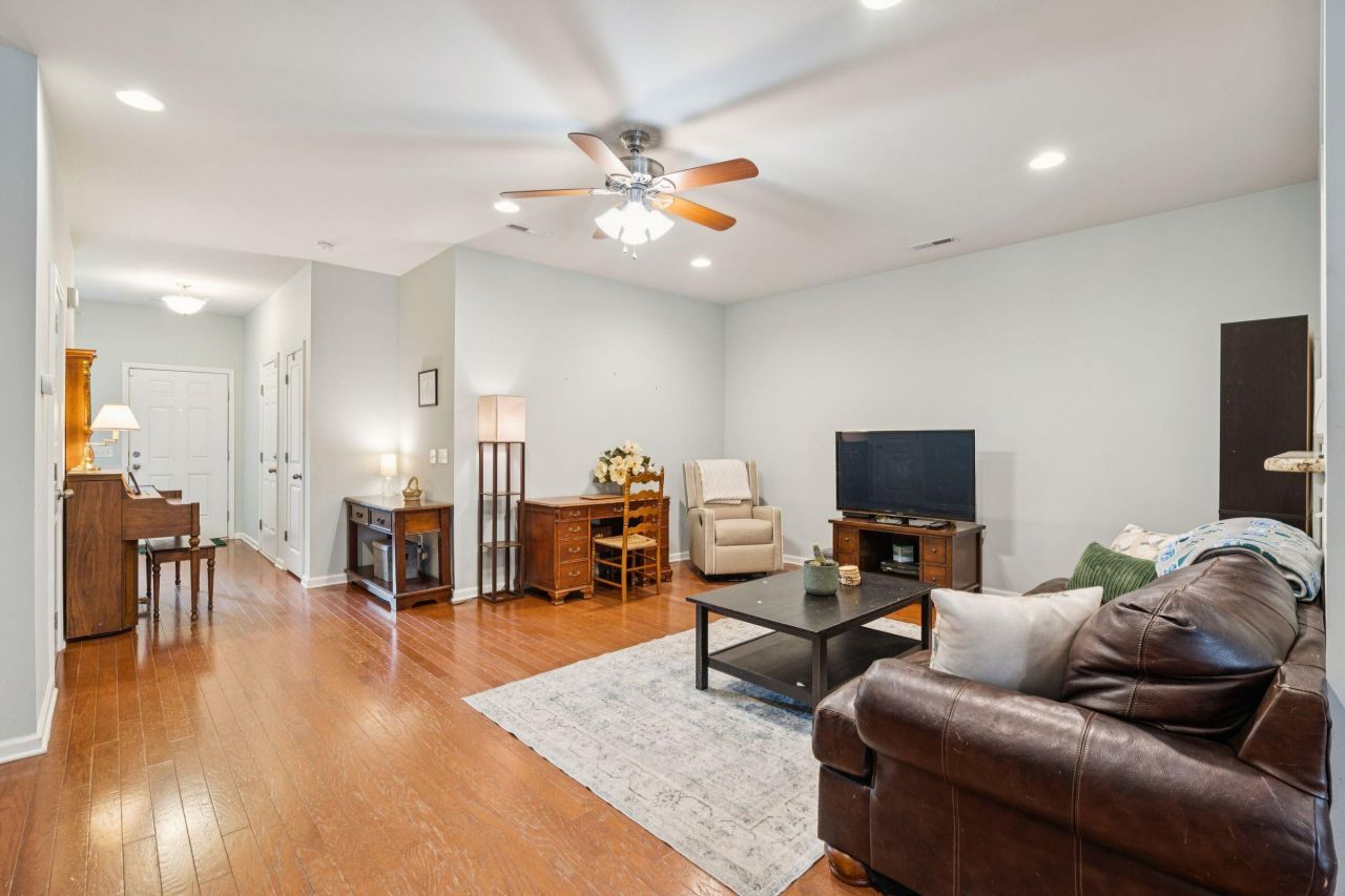 1817 Heldsberg Drive Photo 6