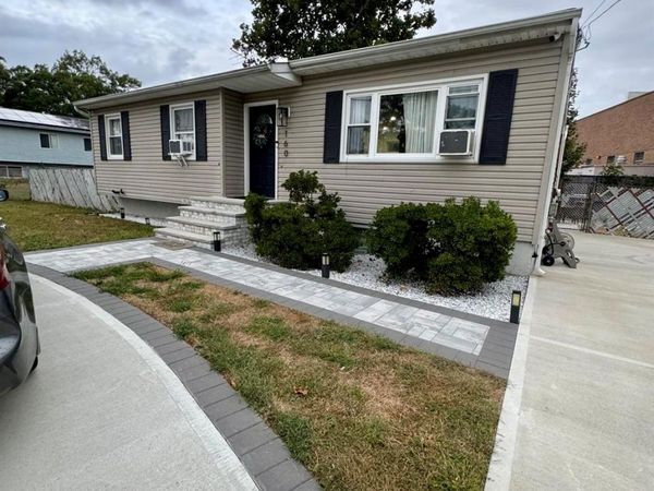 160 Pacific Street , Copiague, NY 11726