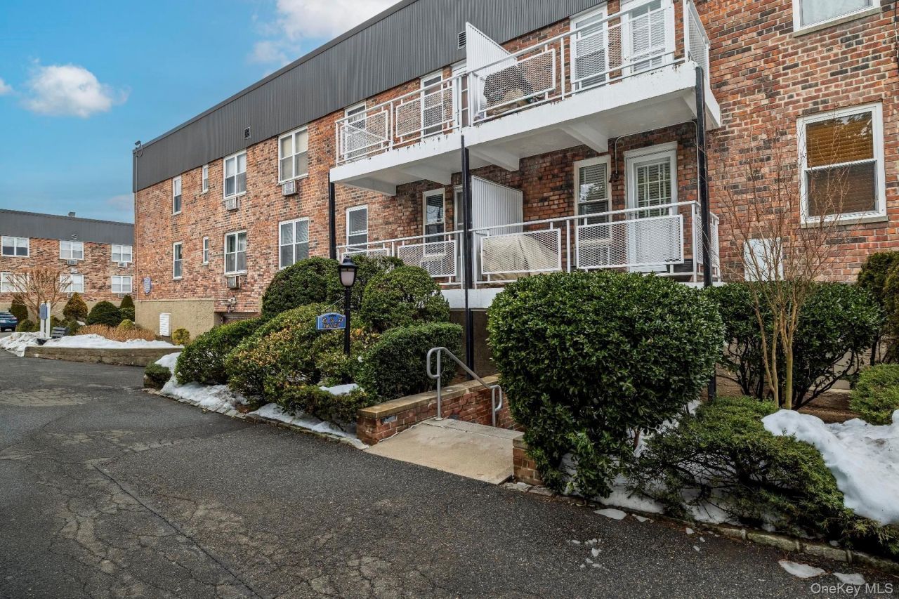 30 Daley Place Lynbrook, NY 11563