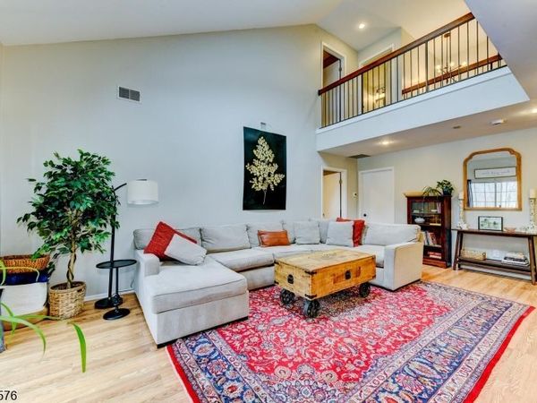 58 Pasture Ct, Roxbury, NJ 07852