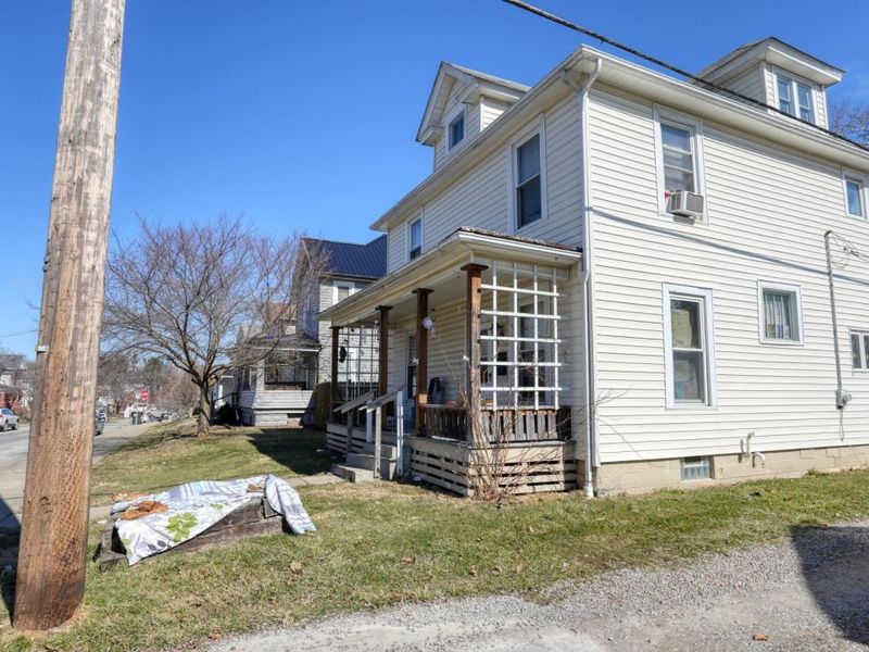 318 N 8th Street , Cambridge, OH 43725 Photo 3