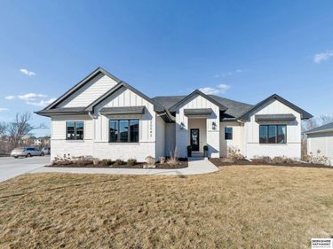 20542 Hartman Avenue, Elkhorn, NE 68022