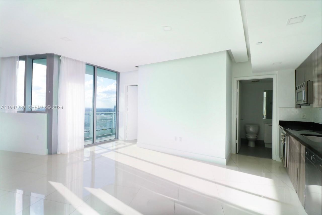 92 SW 3rd St, Unit 2706, Miami, FL 33130 Photo