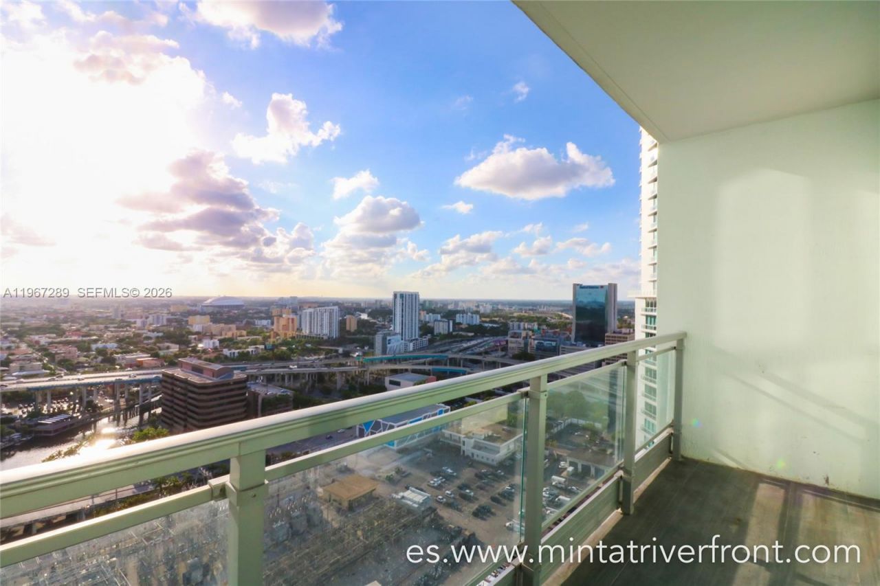 92 SW 3rd St , Unit 2706, Miami, FL 33130 Photo